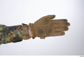 Photos Frankie Perry US Army gloves hand 0002.jpg